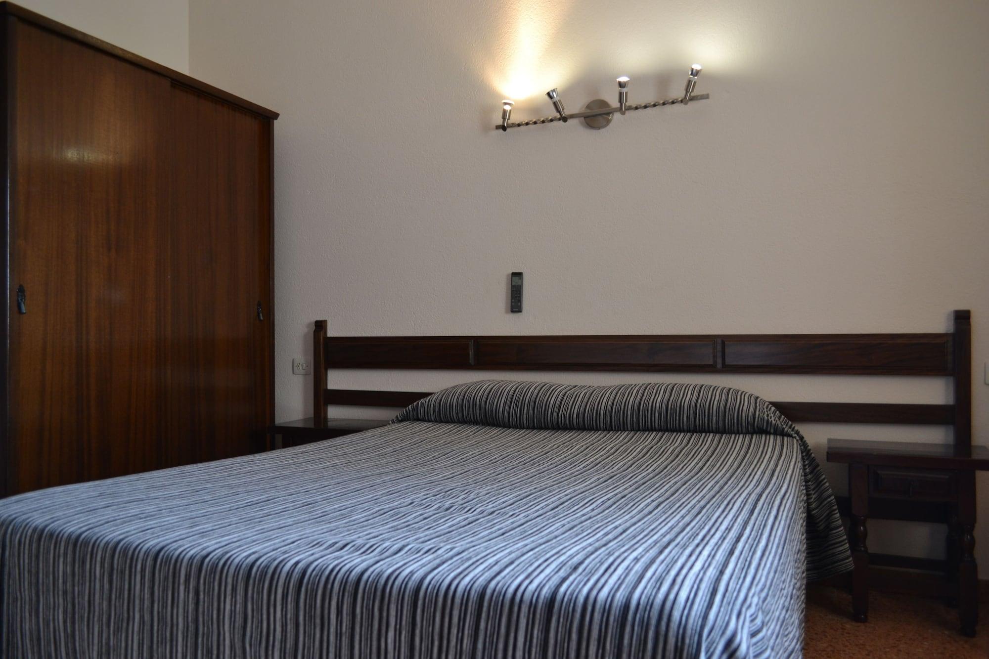 Hostal L'Esplai Viladamat Buitenkant foto