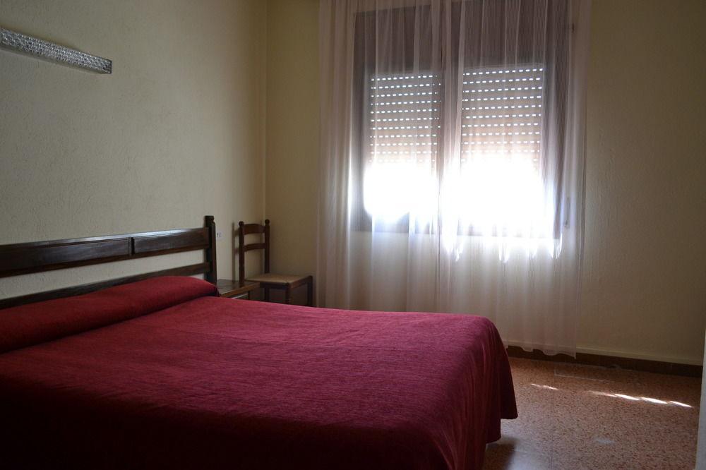 Hostal L'Esplai Viladamat Buitenkant foto