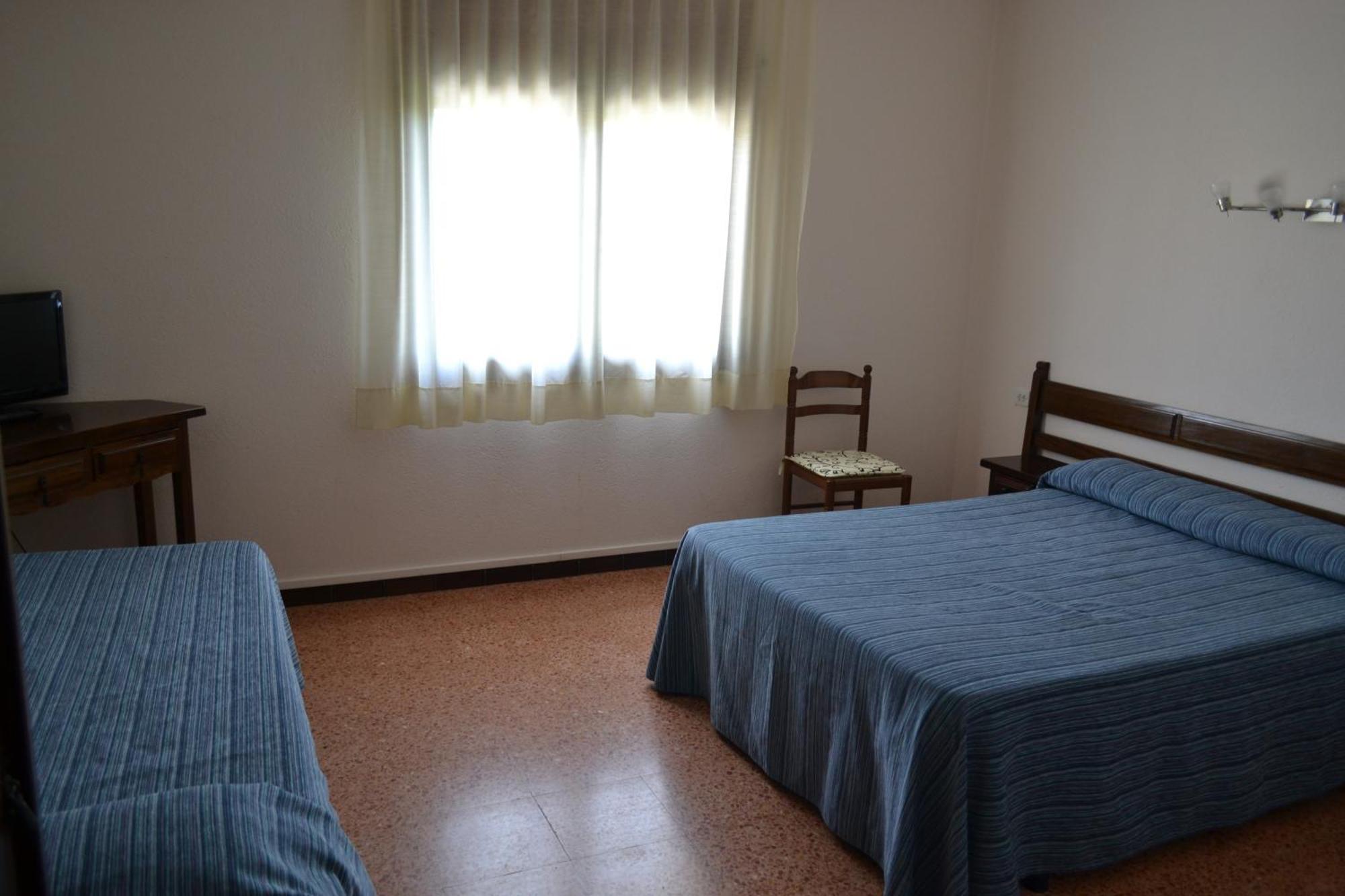 Hostal L'Esplai Viladamat Buitenkant foto