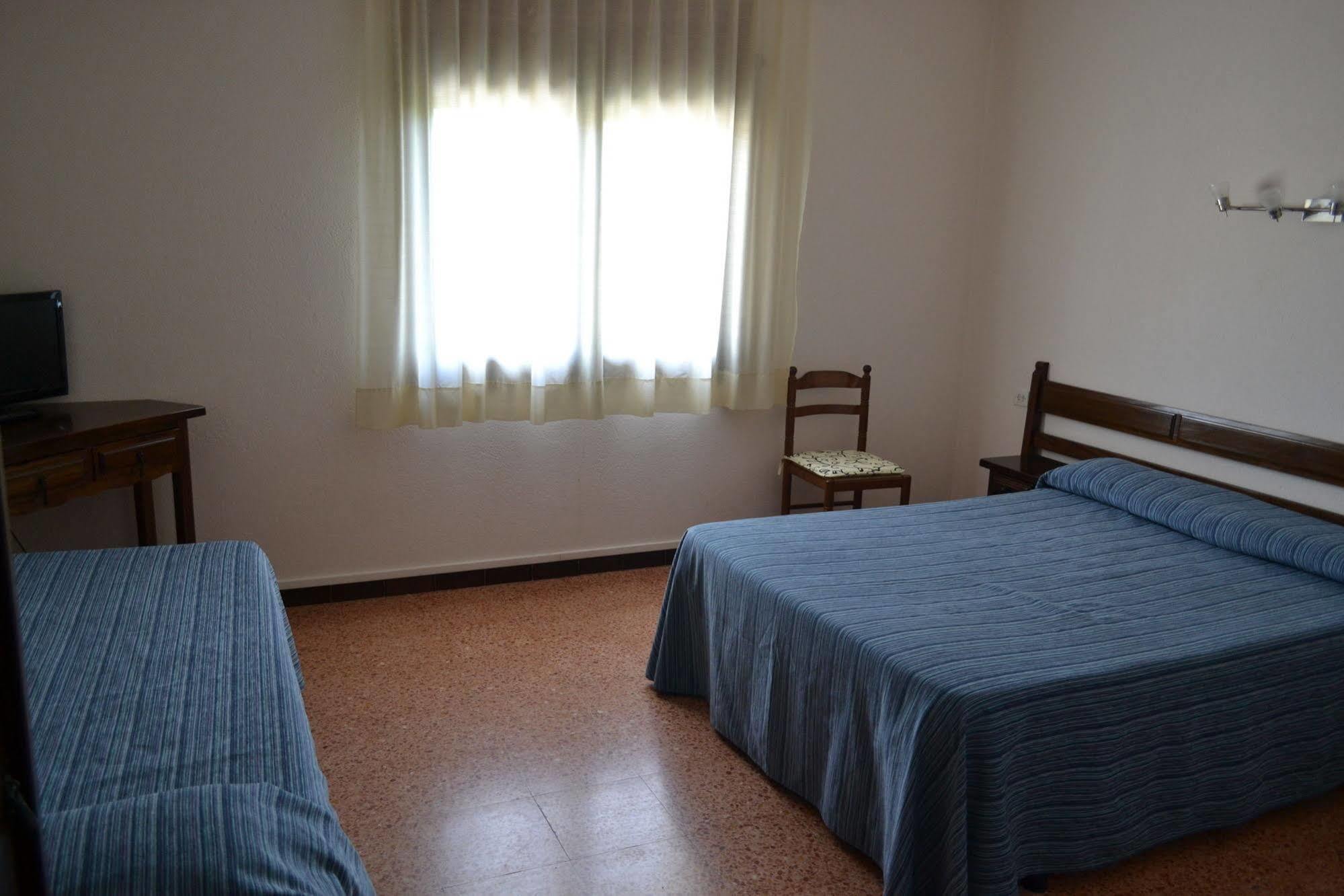 Hostal L'Esplai Viladamat Buitenkant foto