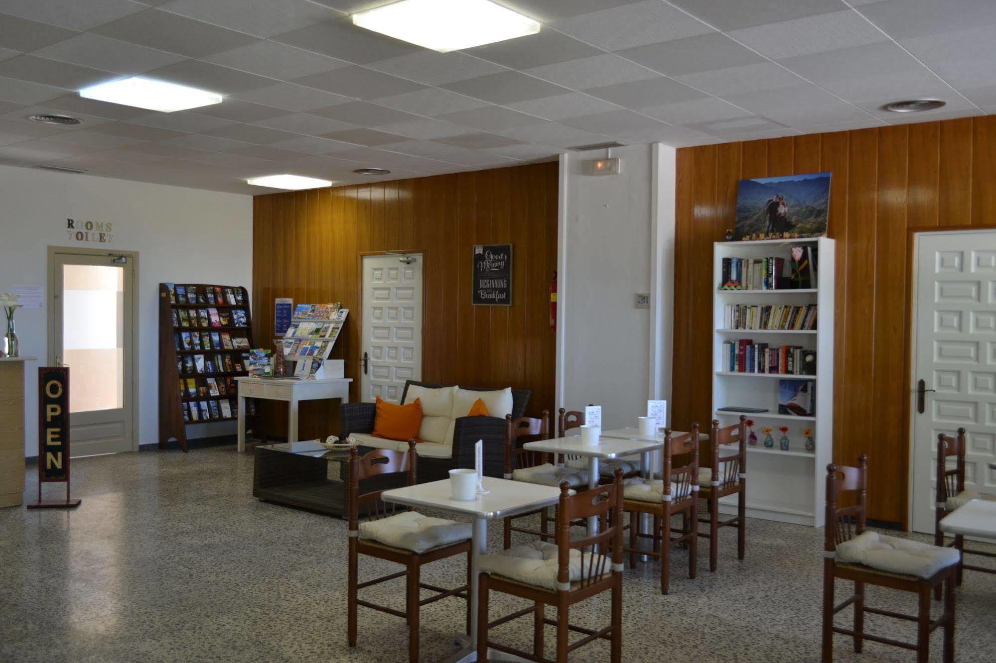Hostal L'Esplai Viladamat Buitenkant foto